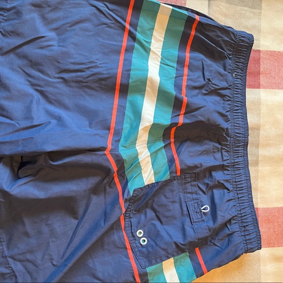 Mens American Eagle Swim trunks. Mesh lining. Medium. - Picture 2 of 3
